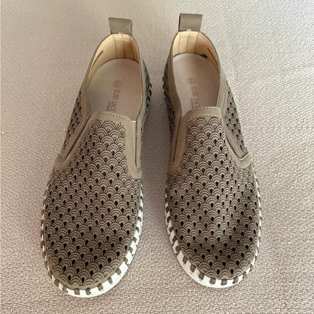 Ilse Jacobson Women’s Tulip Flats - Size 6